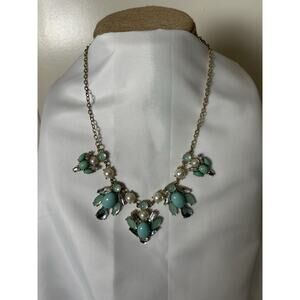 Cute Paparazzi Statement Necklace . Measures 18” W/ 3” Ext